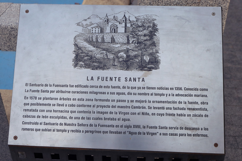 Placa de información en la Fuente Santa en Murcia
