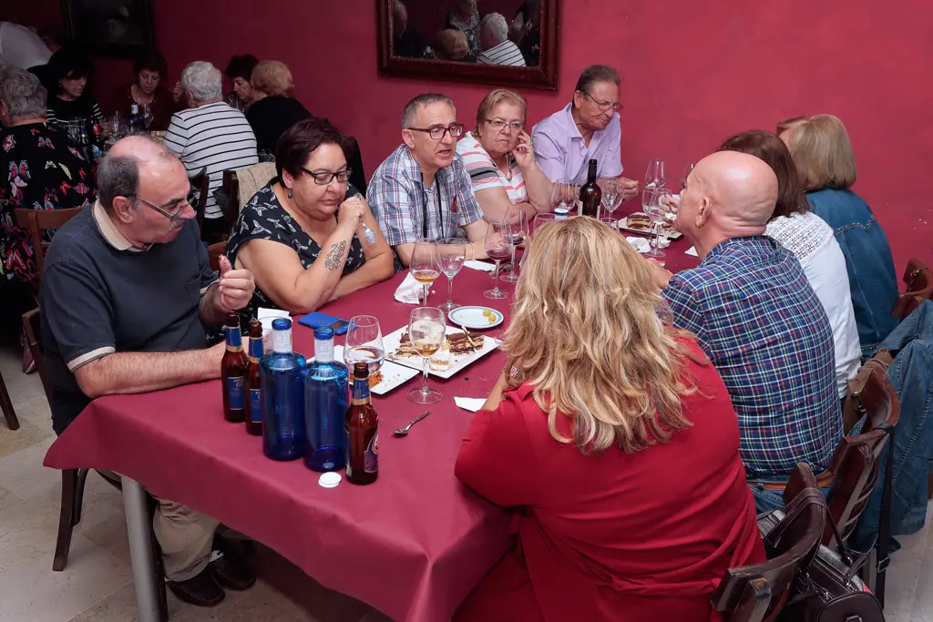 Tomando el postre en el Casino de la ciudad