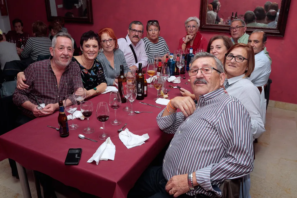 Reponiendo fuerzas en uno de los restaurante de la zona