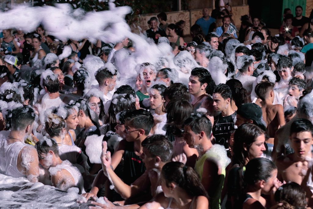 Fiesta de espuma en Santo Ángel
