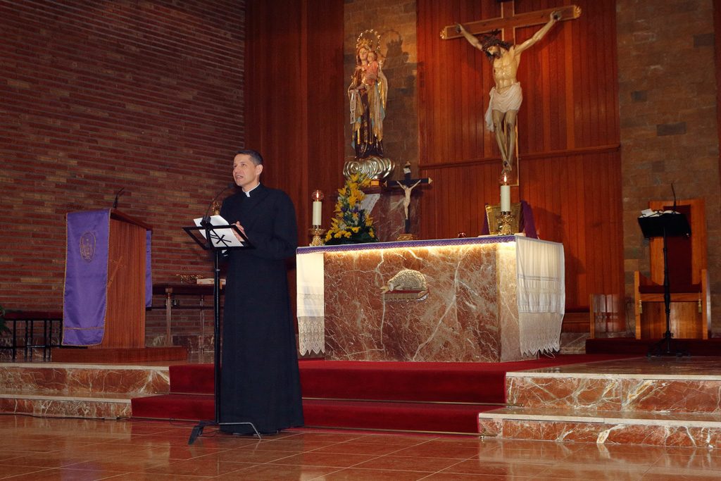Cura Piort Andrzej Jupowicz en el acto del pregón