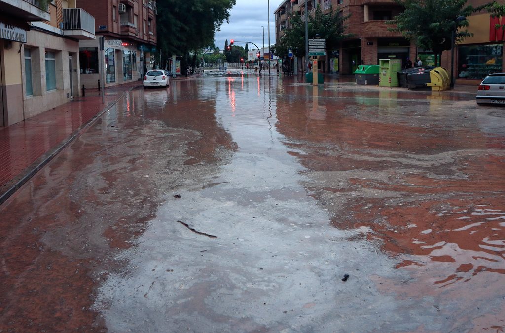 Avda. Juan Carlos I en Santo Ángel completamente inundado