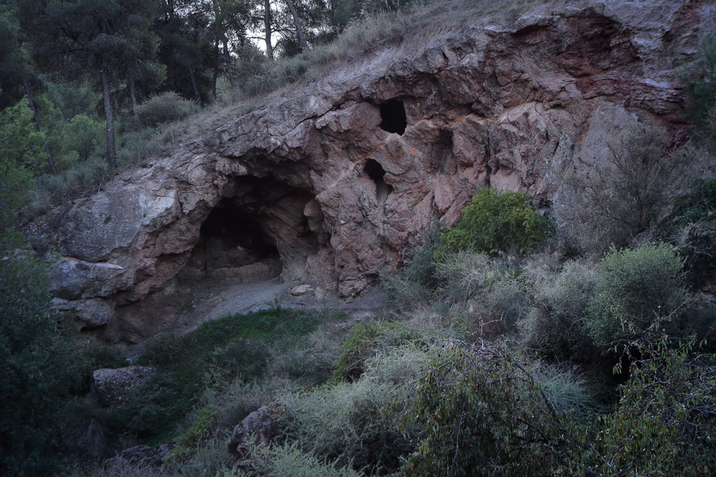 Cueva en el parque "El Valle"