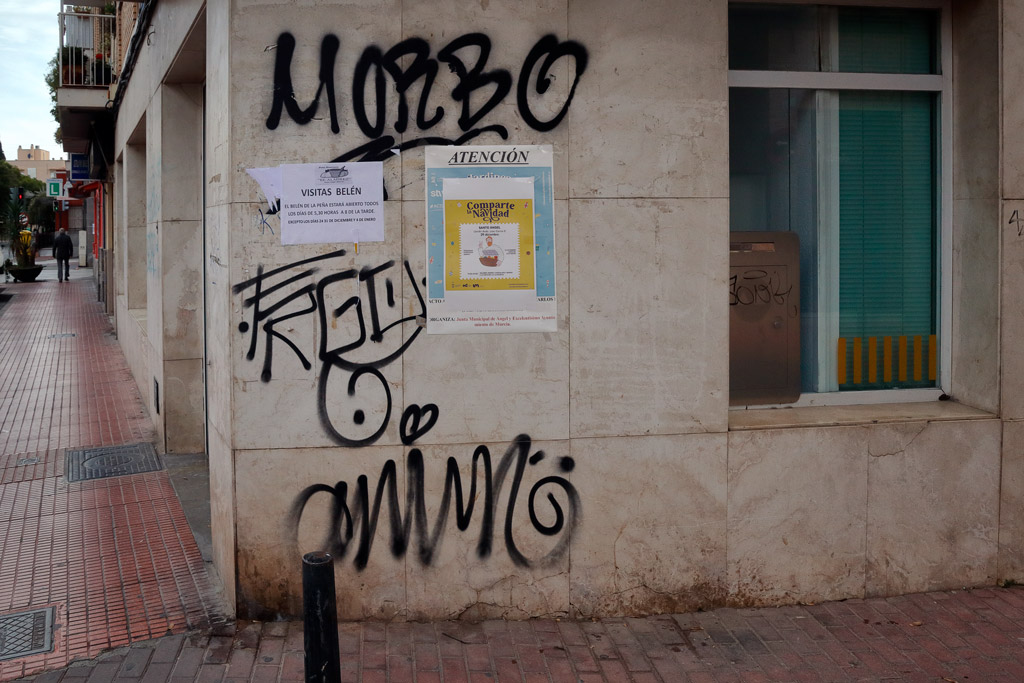 Grafitis y propaganda del Ayuntamiento