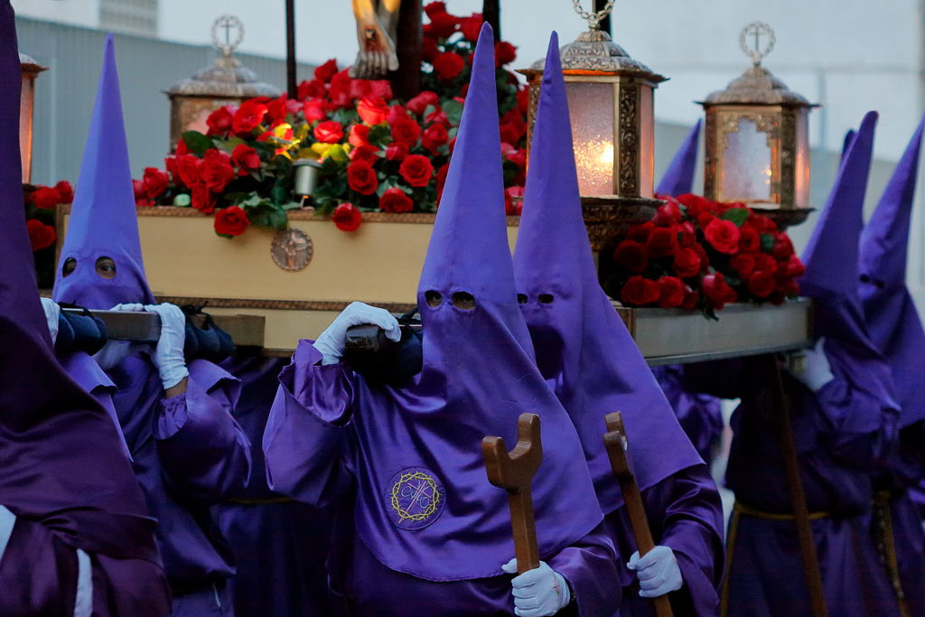 Solemne procesión de Semana Santa en Santo Ángel