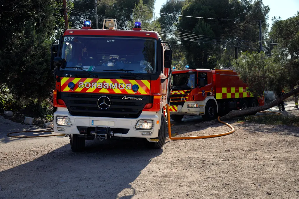 Camiones de bomberos en el incendio en Monteliso