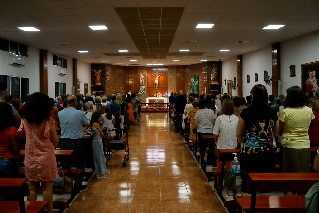 La Iglesia de Santo Ángel durante el nombramiento de nuevo párroco
