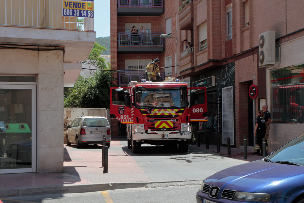 Bomberos actuando en Calle de la Viña en Santo Ángel Bomberos actuando en Calle de la Viña en Santo Ángel