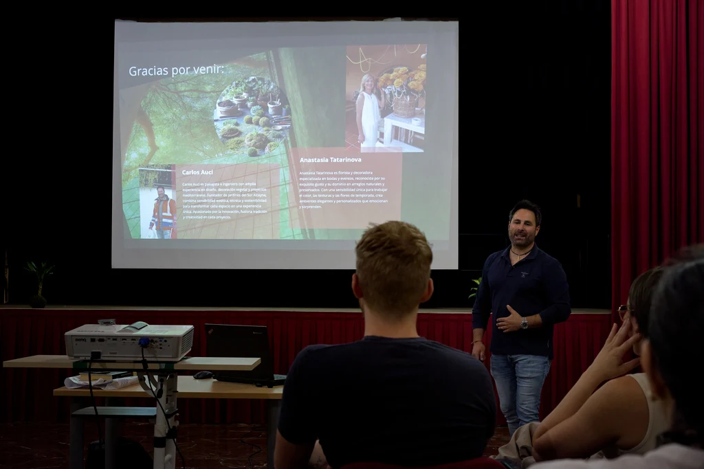 Carlos Auci presenta su taller de "como crear una Kokedama"