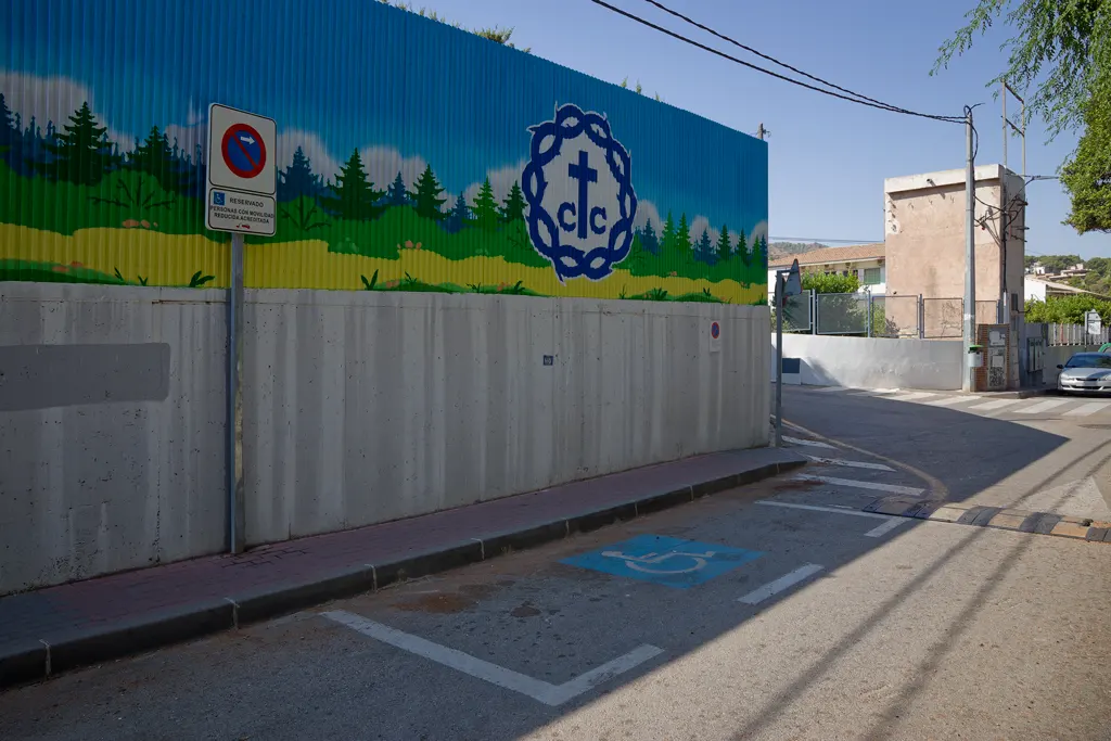 Aparcamiento de estacionamiento de movilidad reducida