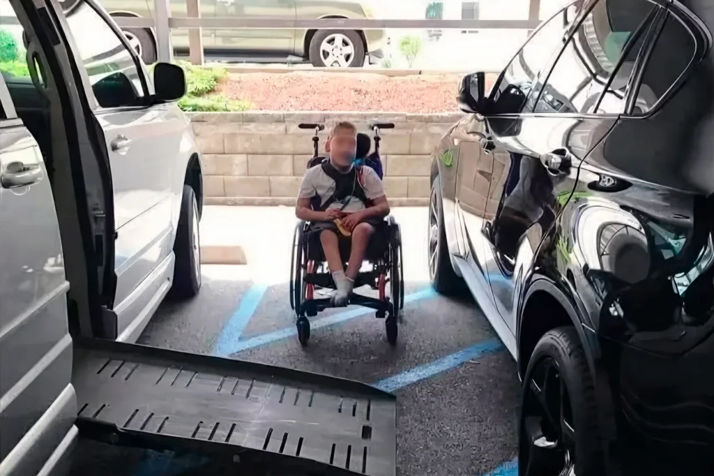 Difícil entrar en el coche