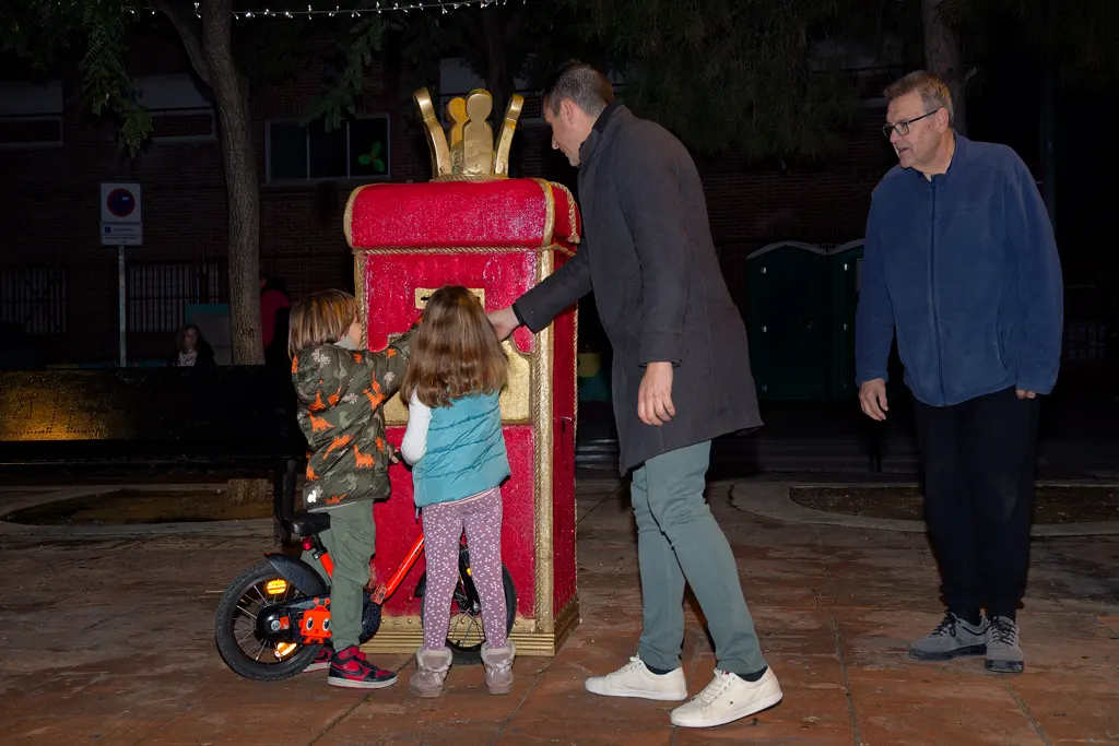 Inauguración del Buzón Real en plaza del Charco