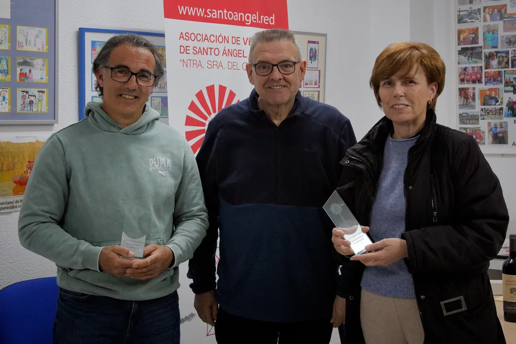 El bombero Miguel Ángel y los presidentes Juan Jesús Gonzalez Gurillo y Rosa Maria Gonzalez Faya