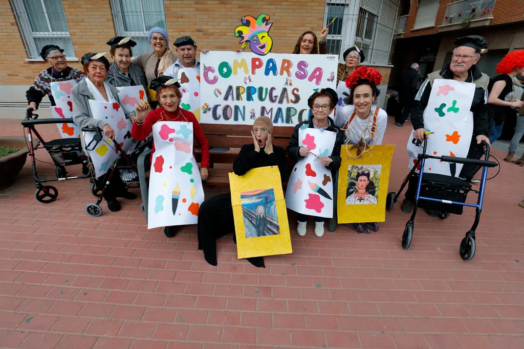 La comparsa "Arrugas con marcha" de Caser-Residencial Santo Ángel