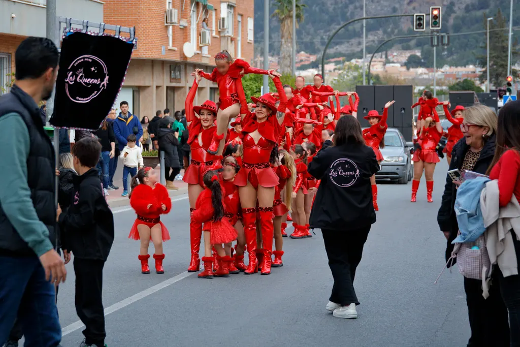 Comparsa Las Queens en el desfile de Santo Ángel 2026