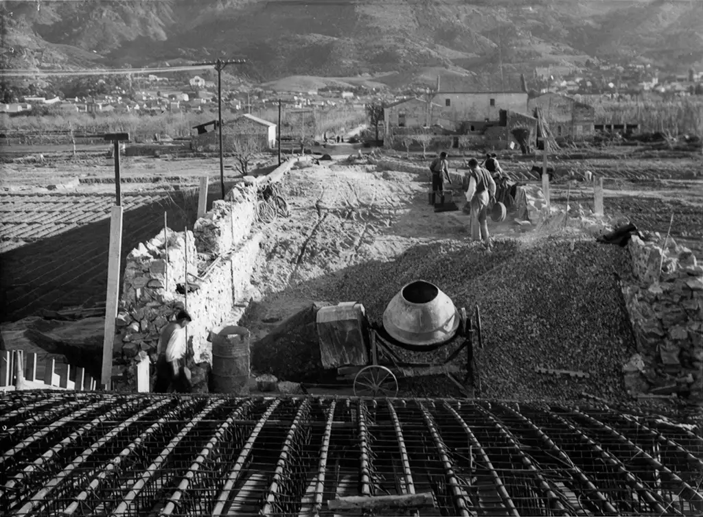 El puente del Reguerón en construcción en 1943 El puente del Reguerón en construcción en 1943