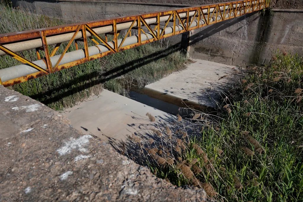 En varios puntos se pueden ver aguas estancadas