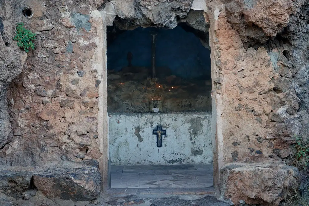 Entrada de la Cueva de la Hiedra en Murcia