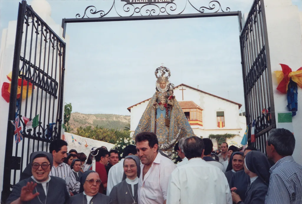 La Virgen de la Fuensanta durante su recorrido por Villa Pilar La Virgen de la Fuensanta durante su recorrido por Villa Pilar