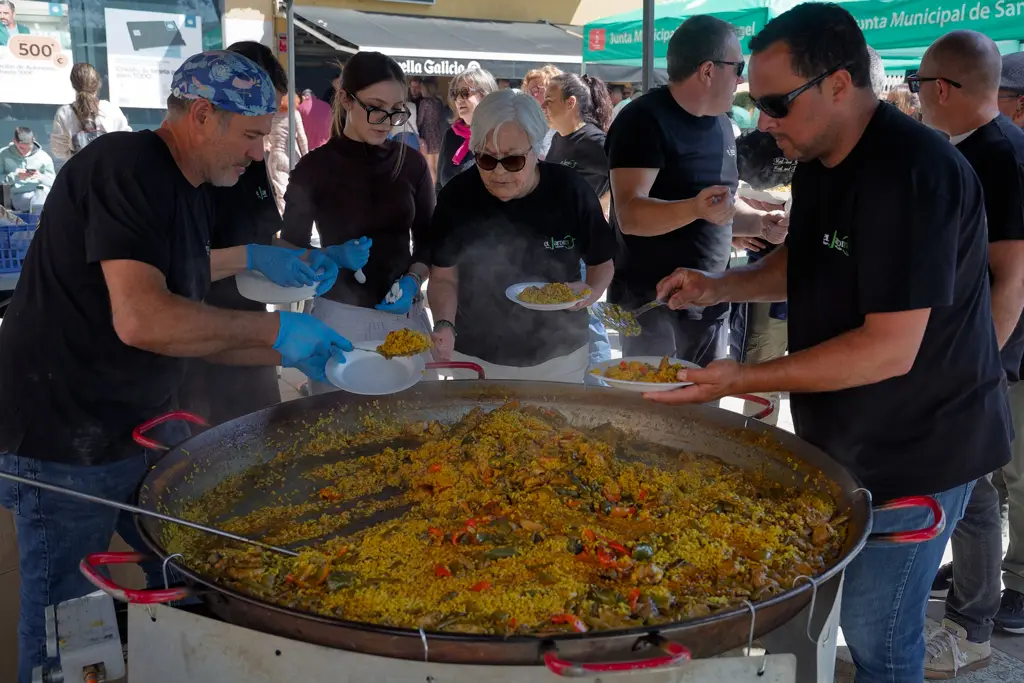 Arroz para todos los que han venido a celebrar el 40.º aniversario Arroz para todos los que han venido a celebrar el 40.º aniversario