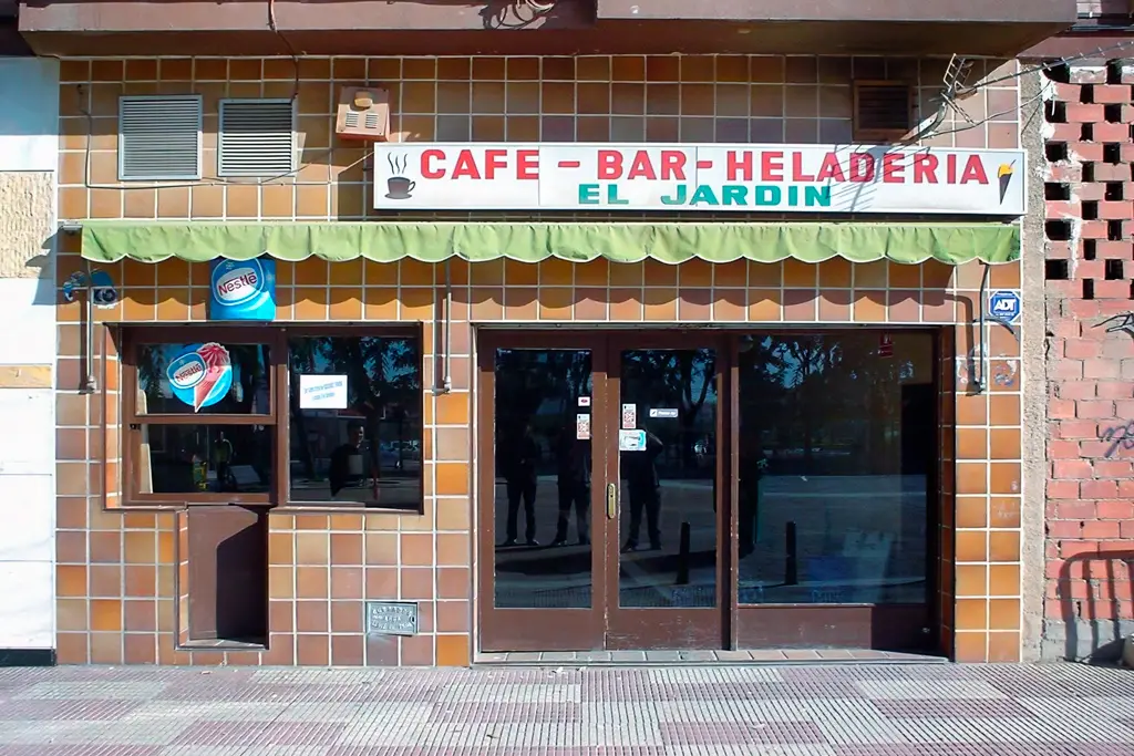 El café-bar El Jardín, hacia el año 2000 El café-bar El Jardín, hacia el año 2000