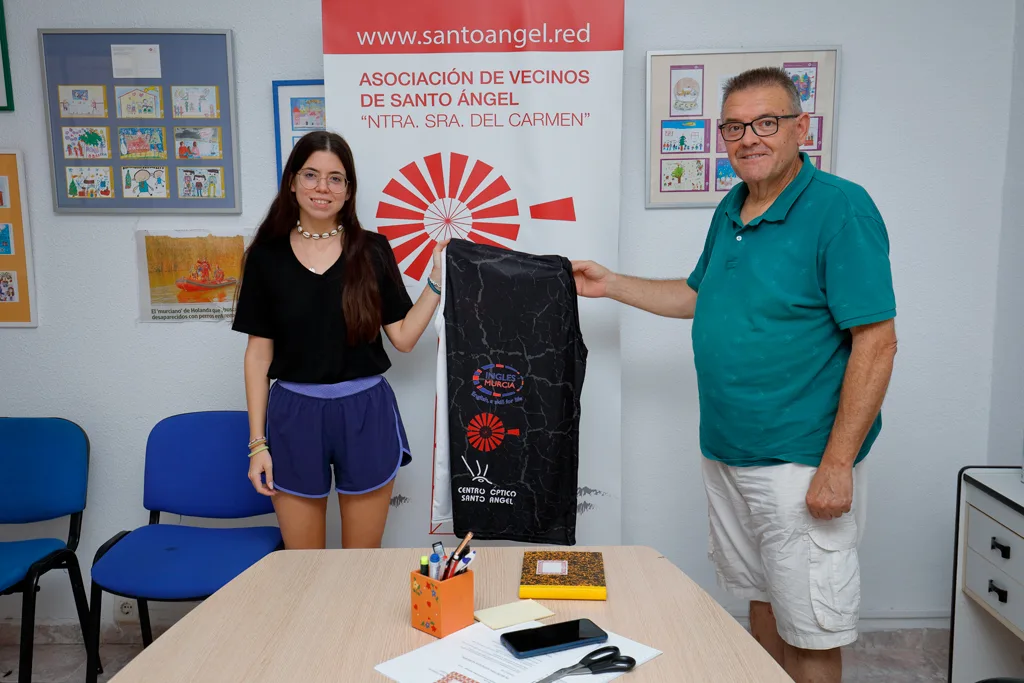 Patrocinio del equipo de baloncesto femenino por parte de la asociación de vecinos de Santo Ángel. Patrocinio del equipo de baloncesto femenino por parte de la asociación de vecinos de Santo Ángel.